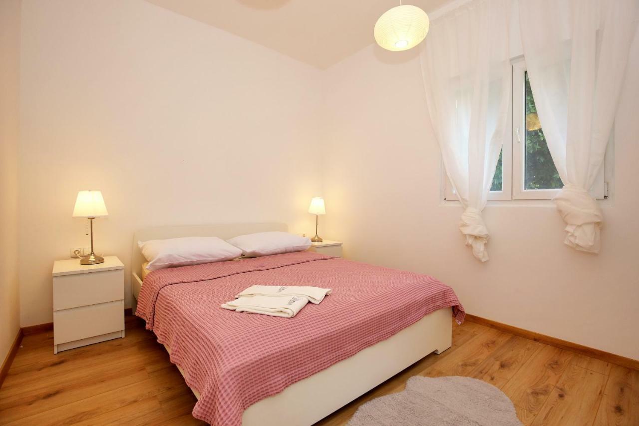 Apartments Ines Murter Eksteriør billede